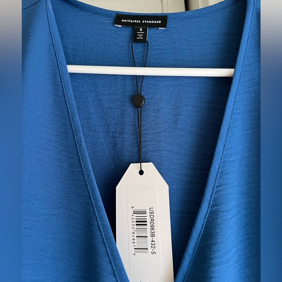 Universal Standard Blue Wrap Dress. New with Tags. Size 14-16. - Picture 7 of 8